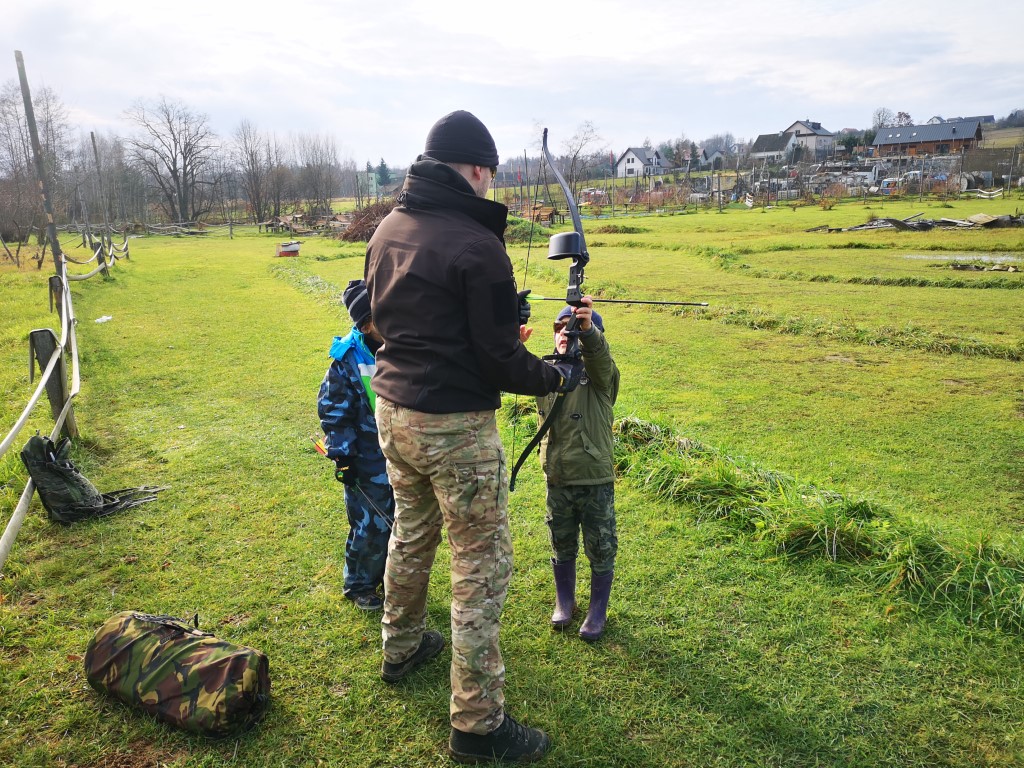 Zespół podczas gry paintballowej